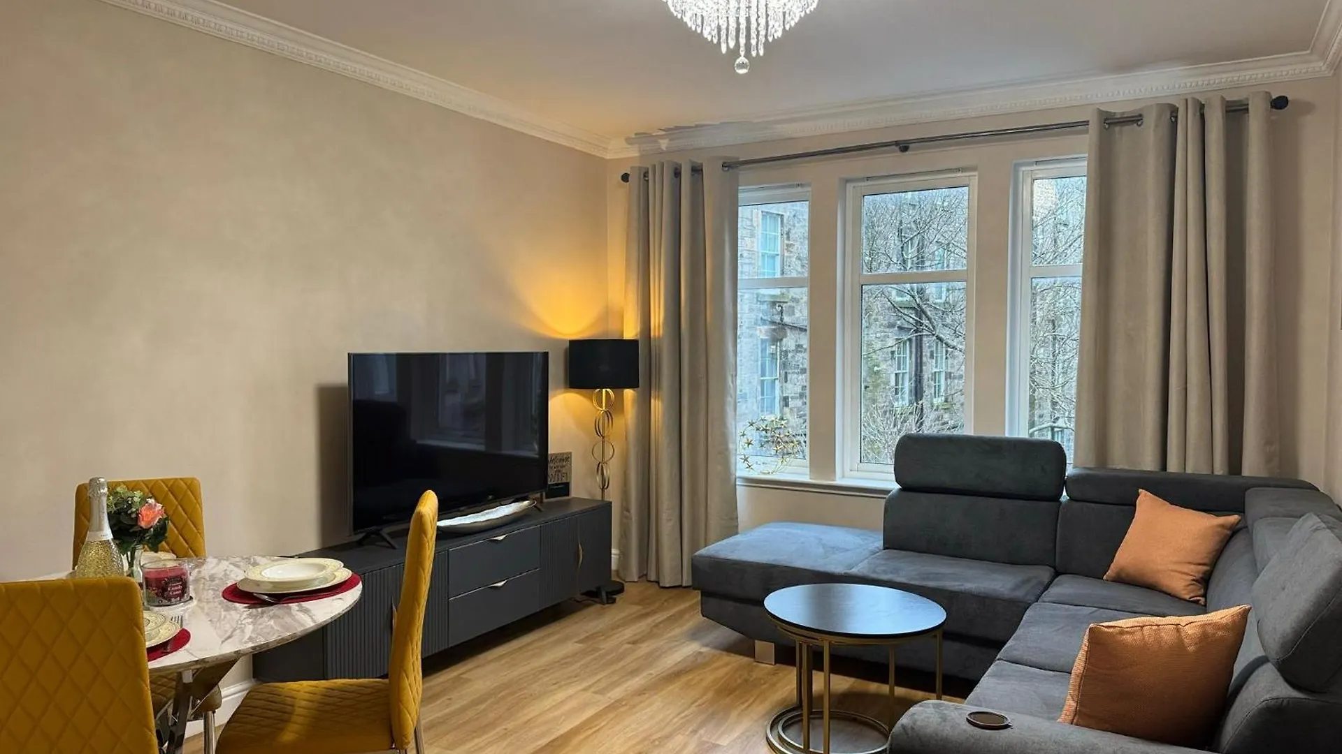Modern Central 2 King Size Bed Flat Free Parking Edinburgh